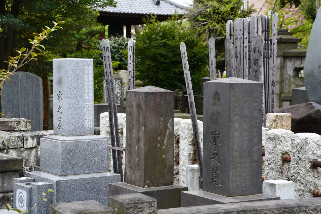 墓じまいでトラブル！？家族に相談せずにお墓を閉じたら思わぬ問題が・・・